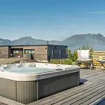Artic Lyngvaer Luggombu With Jacuzzi * Kleppstad