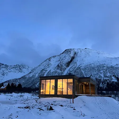 Artic Lyngvaer Luggombu With Jacuzzi