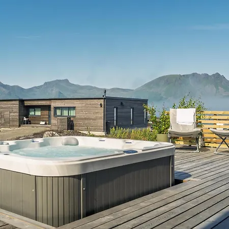 Artic Lyngvaer Luggombu With Jacuzzi * Kleppstad