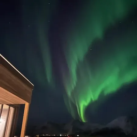 Artic Lyngvaer Luggombu With Jacuzzi * Kleppstad