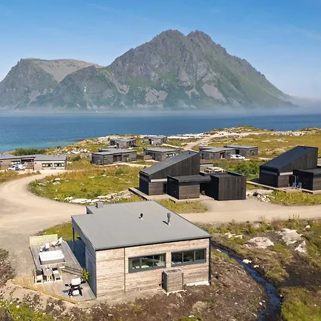 Artic Lyngvaer Luggombu With Jacuzzi Ferienhaus